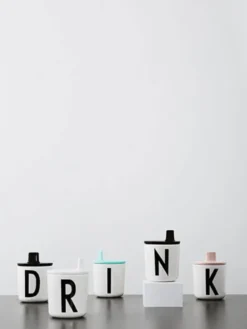 DESIGN LETTERS nokka / kansi mukiin - black