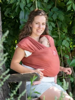 MANDUCA - kantoliina Sling - Rouge
