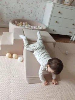Pehmustettu pallomeri, leikkialusta, liukumäki ja portaat - Beige