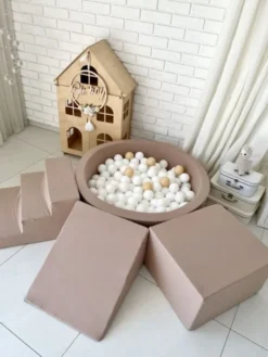 Pehmustettu pallomeri, leikkialusta, liukumäki ja portaat - Beige