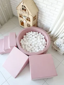 Pehmustettu pallomeri, leikkialusta, liukumäki ja portaat - Pink