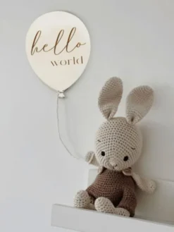 Puinen teksti-ilmapallo, Hello world