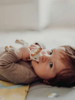 SOPHIE THE GIRAFFE luomupurulelu