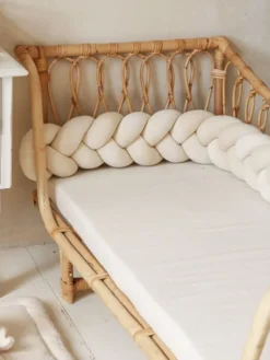 Velvet Palmikko reunasuoja pinnasänkyyn ja juniorisänkyyn - Cream